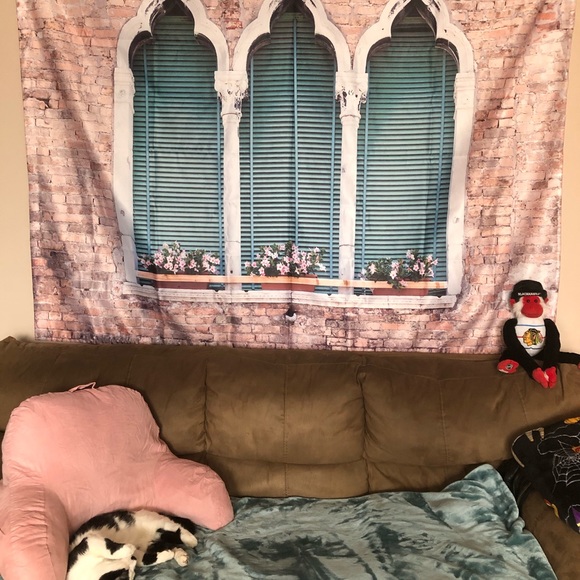 Meet your Posher, Stephanie - Picture 2 of 4